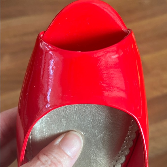 Like new Laura Ashley Vibrant Red Slingback Heels - Picture 8 of 16
